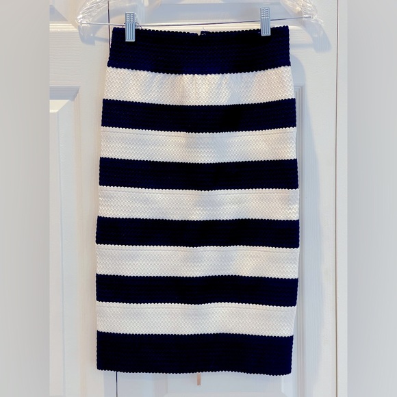 BCBGMaxAzria Dresses & Skirts - BCBGMaxAzria Women's Textured Bandage Pencil Skirt Stretch White/Black XS